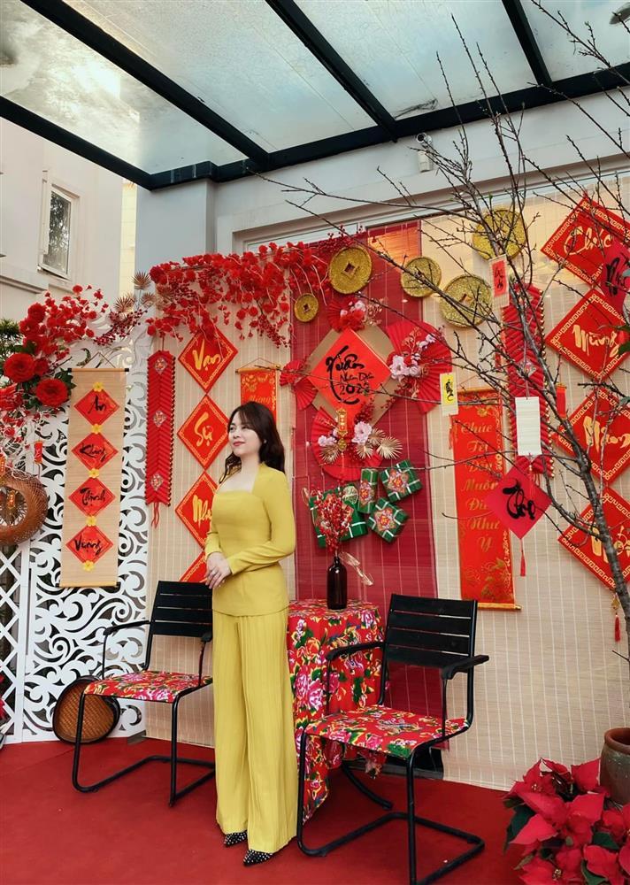 Không khí đón Tết trong biệt thự bạc tỷ của Hằng Túi-3