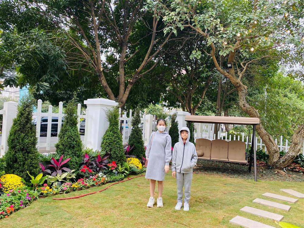 Không khí đón Tết trong biệt thự bạc tỷ của Hằng Túi-10