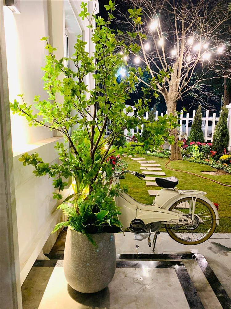 Không khí đón Tết trong biệt thự bạc tỷ của Hằng Túi-11