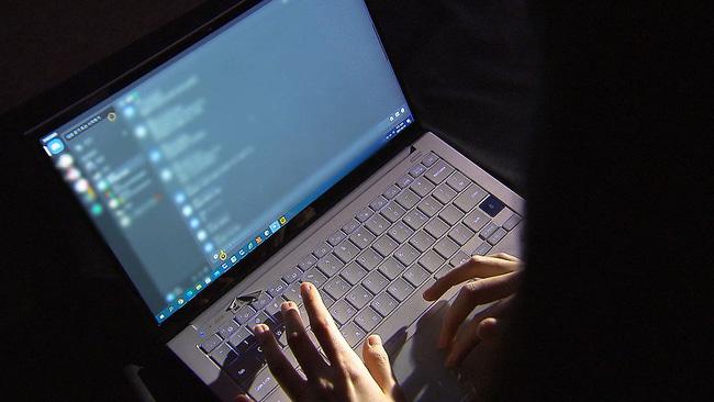 Trốn truy nã, thiếu niên Hàn 16 tuổi bị công an Việt Nam bắt giữ-1