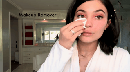 Cô gái mếu máo vì tẩy trang mà miếng bông đen ngòm-1