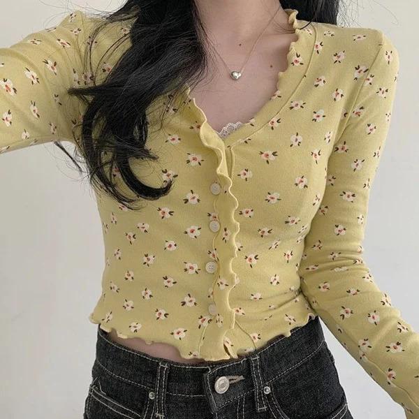 Loạt công thức mix đồ họa tiết hoa nhí nổi bật du xuân-2