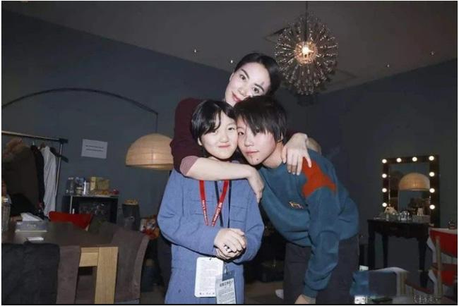 Con gái Vương Phi tiêu xài hoang phí, thành tích học tập cực kém-5