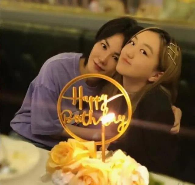 Con gái Vương Phi tiêu xài hoang phí, thành tích học tập cực kém-6