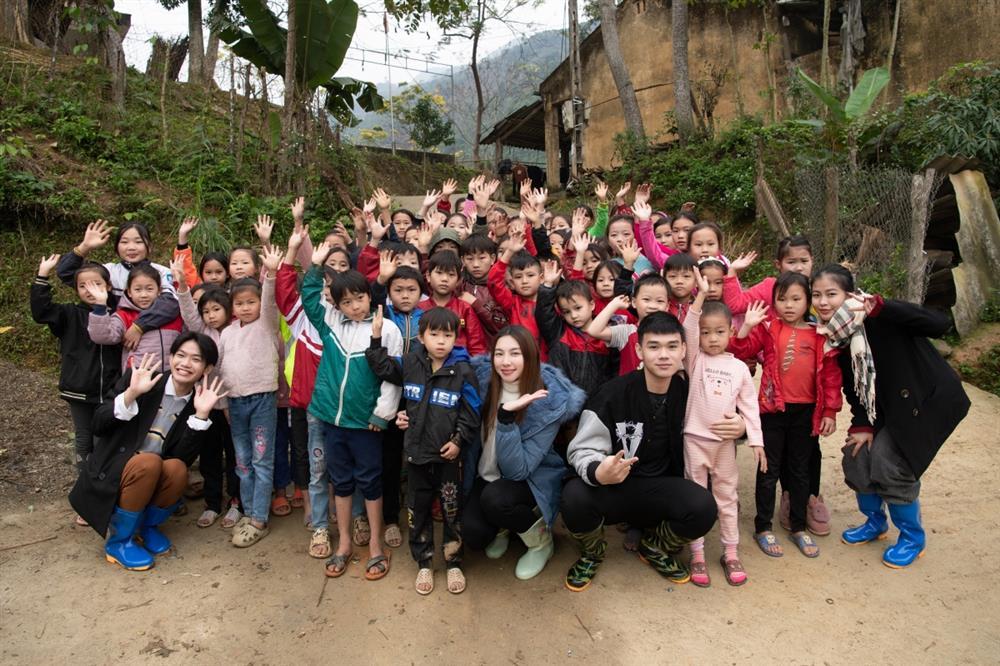 Thùy Tiên gây sốc với gương mặt thâm tím, cắm đinh đầy đầu-3