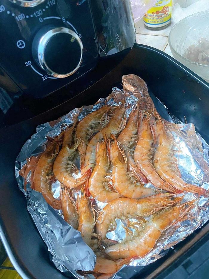 Mẹ chồng hào hứng mua đồ cho con dâu mang về ngoại sêu Tết-3