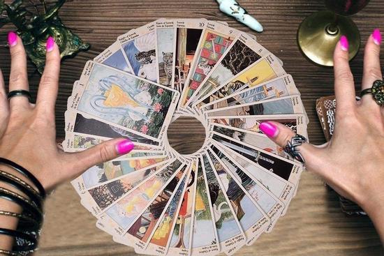 Bói bài Tarot Chủ nhật ngày 30/1/2022: Tiểu tam xuất hiện!