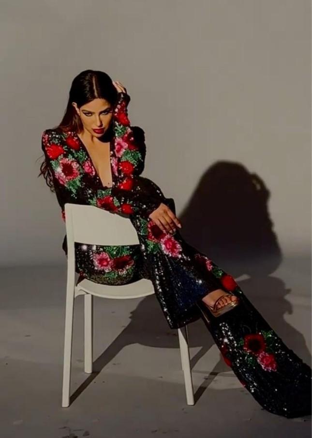 Miss Universe 2021 khoe vòng 1 căng đét sau loạt ảnh phát tướng-10