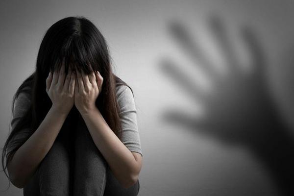 Biết bé gái còn nhỏ, gã trai vẫn rủ về nhà quan hệ tình dục nhiều lần-1