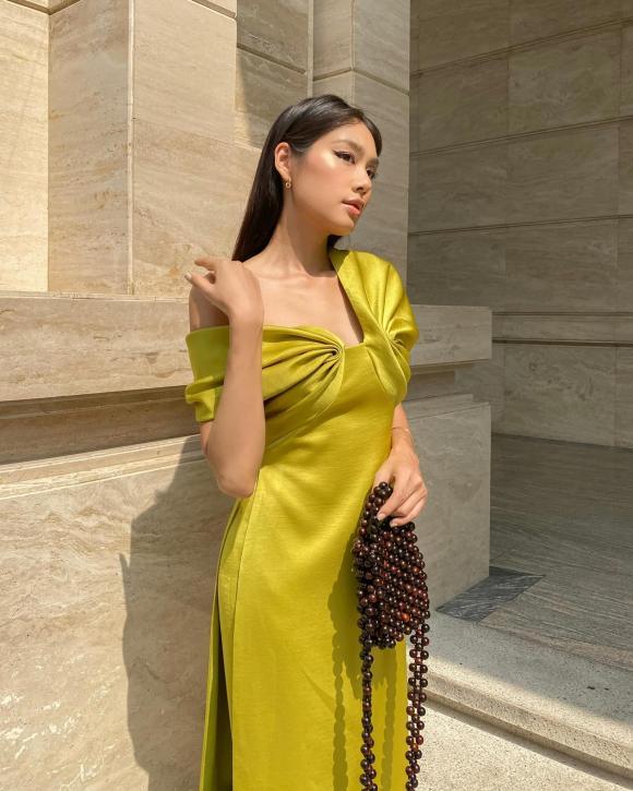 Mặc chung áo dài với Lan Khuê, Khánh Vân bị chê nhạt nhẽo-9