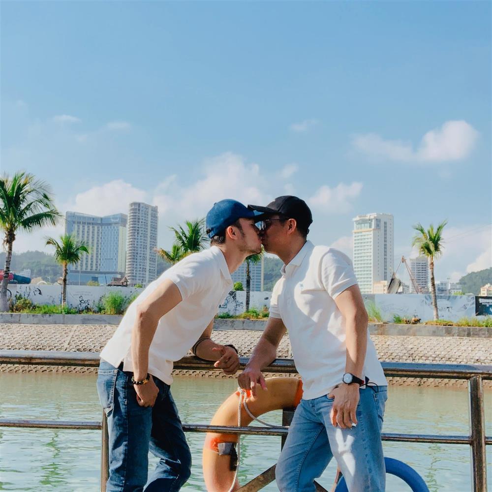 Giấu kín bao năm, sếp ngân hàng yêu trai trẻ kém 20 tuổi-2