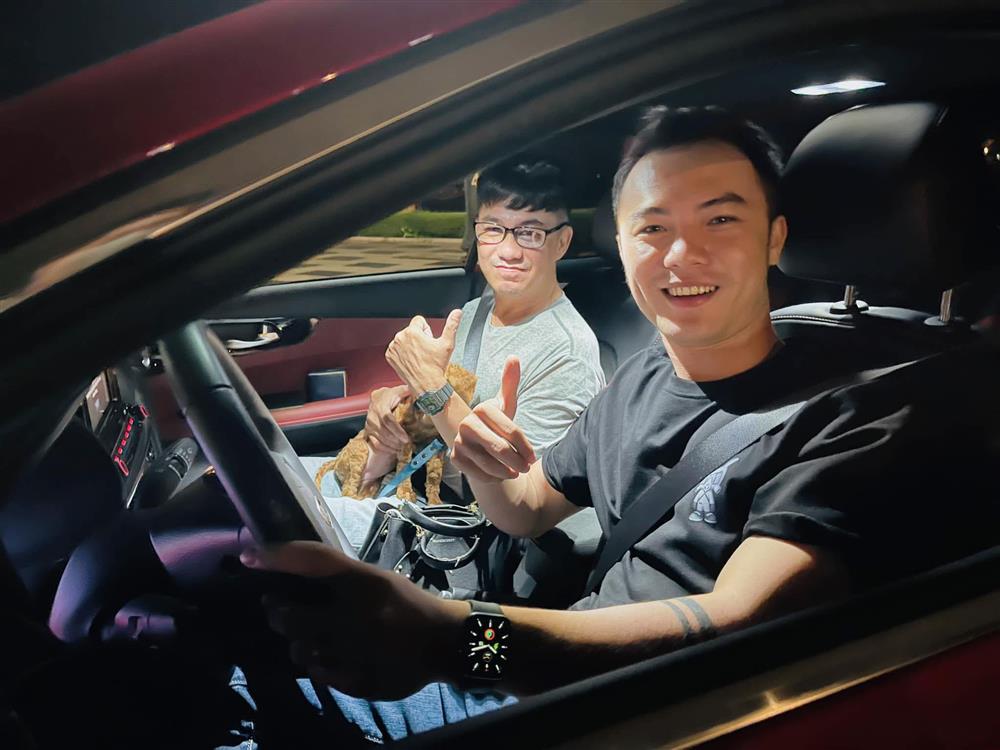 Giấu kín bao năm, sếp ngân hàng yêu trai trẻ kém 20 tuổi-4