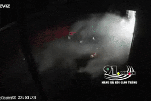 Clip: Công nông đâm tung bàn tiệc tất niên giữa phố-1