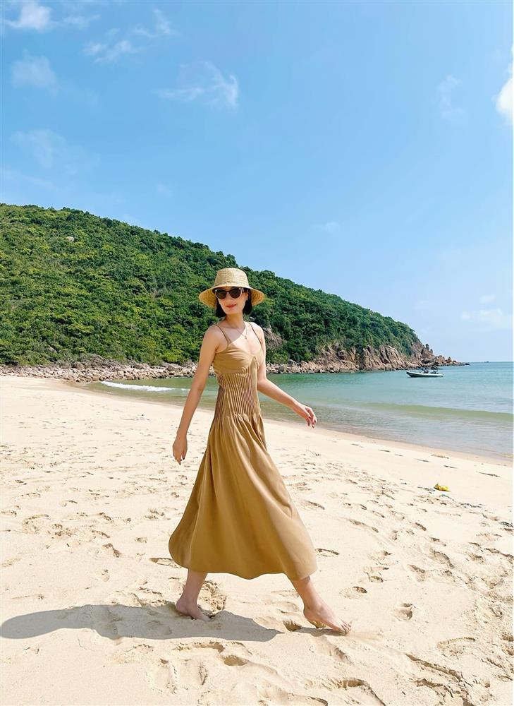 Lê Thúy khoe phần lớn ngực vẫn bị phán như đàn ông-5