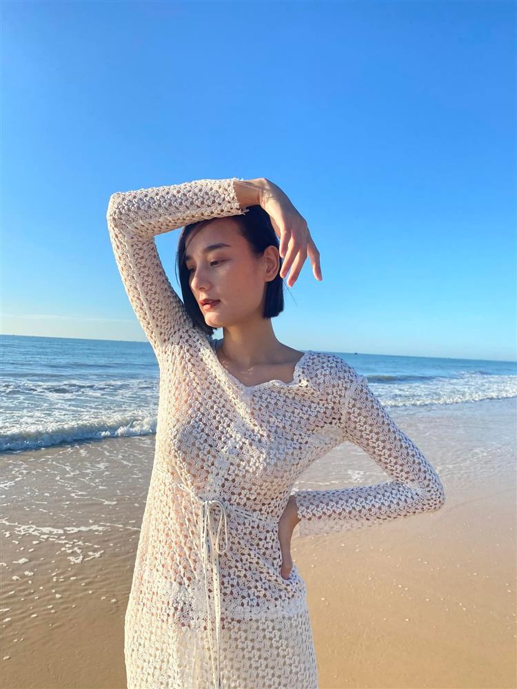 Lê Thúy khoe phần lớn ngực vẫn bị phán như đàn ông-6