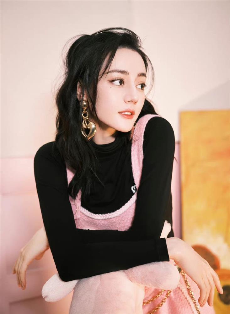 Địch Lệ Nhiệt Ba thắng kiện 1.200 USD-1