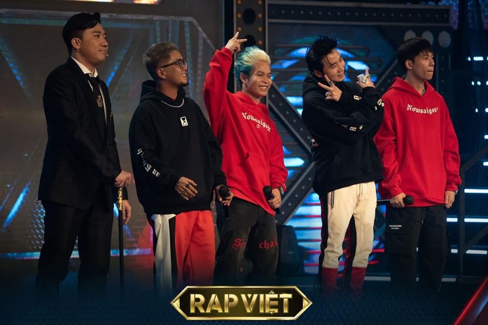 Đứng chung sân khấu với Dlow và Seachains, Karik tạo nên tuyệt tác rợn người”-1