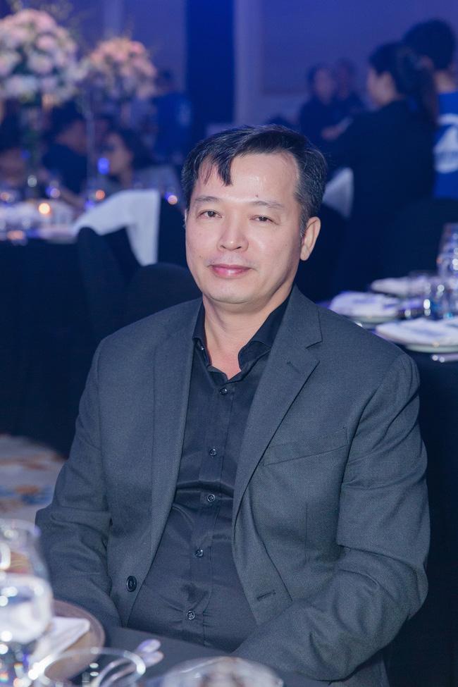 Shark Việt ngồi gói bánh chưng, lộ phòng thờ ngày Tết khủng-3