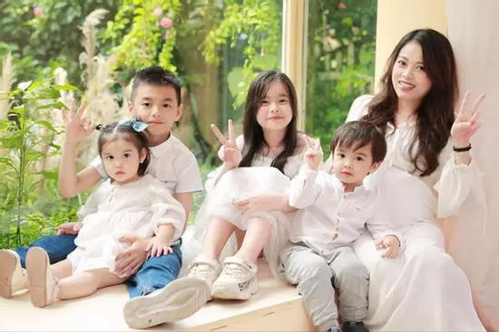 Hằng 'Túi' phát ngôn căng vụ sản phụ xin đẻ mổ, 'né' năm Dần