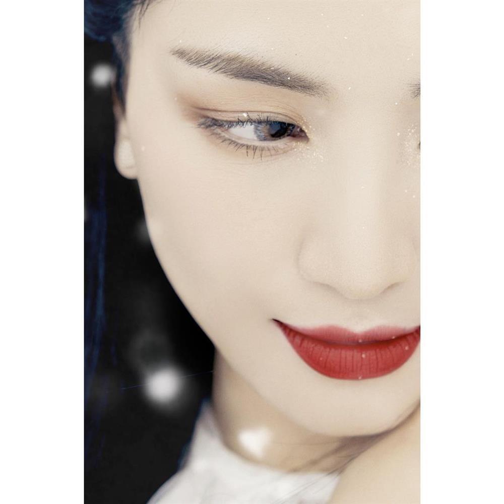 Hòa Minzy thả rông, xinh như Jisoo nhưng bụng to như mang bầu-5