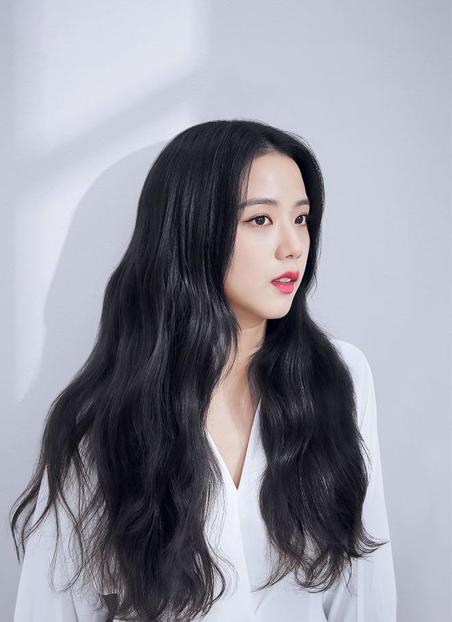 Hòa Minzy thả rông, xinh như Jisoo nhưng bụng to như mang bầu-2