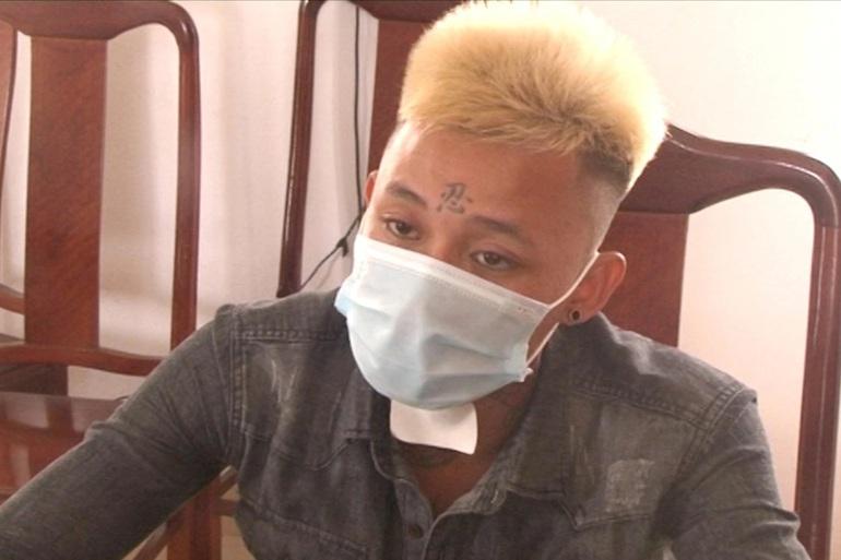 Thanh niên có hình xăm trên trán đổ xăng đốt người yêu-1