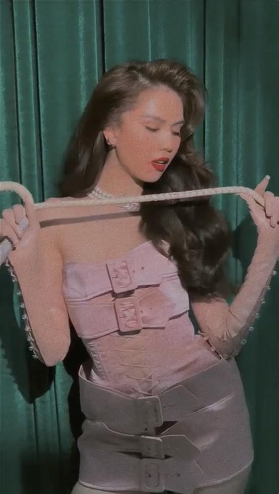 Ngọc Trinh hé lộ bộ ảnh nội y hư hỏng trước thềm Tết Nguyên Đán-4