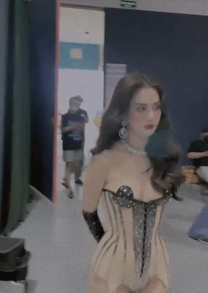 Ngọc Trinh hé lộ bộ ảnh nội y hư hỏng trước thềm Tết Nguyên Đán-3