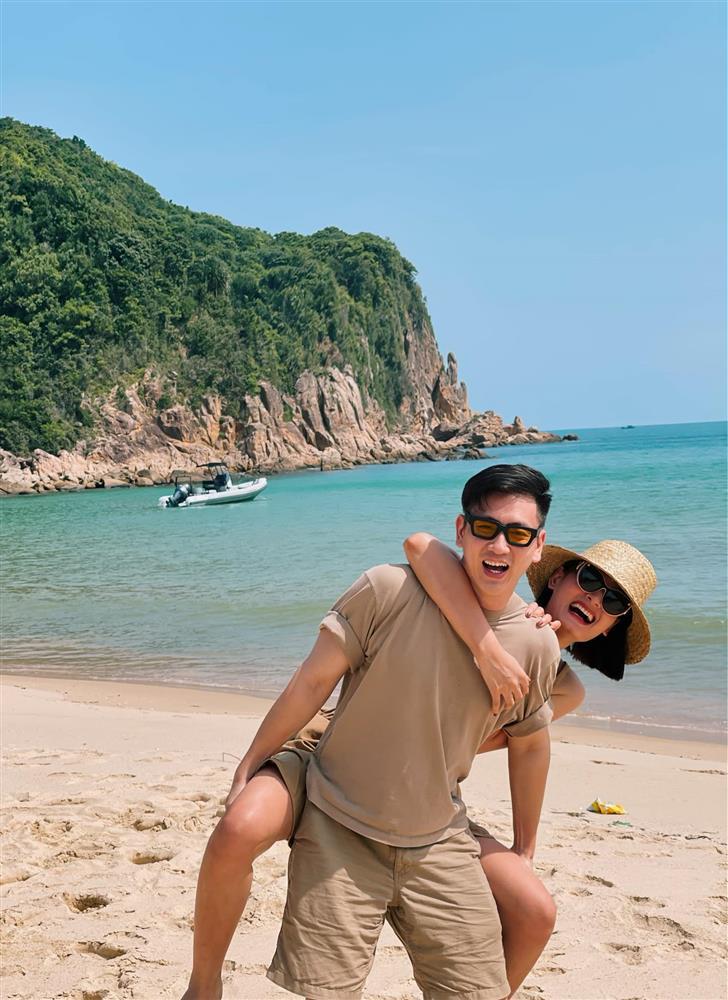 Bị chê ngực như đàn ông, Lê Thúy: Chồng mình không thích bự-7