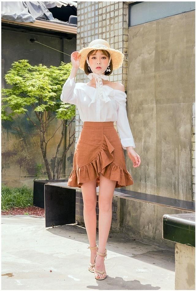 Mặc gì với chân váy màu be để diện mạo xinh xắn chơi Tết?-3