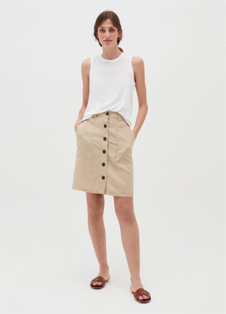 Mặc gì với chân váy màu be để diện mạo xinh xắn chơi Tết?-4