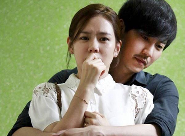 Son Ye Jin tát bạn diễn sau cảnh cưỡng hôn, suýt bị đạo diễn đánh lại?-2