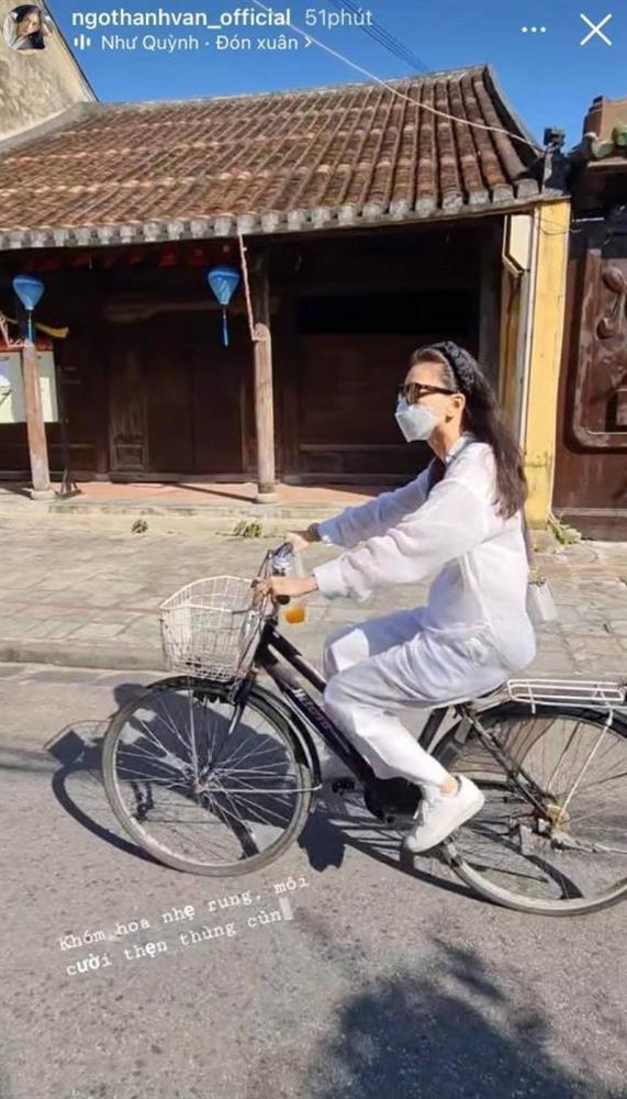 Du hí cuối năm, Ngô Thanh Vân và bồ kém 11 tuổi đồ đôi tình tứ-1