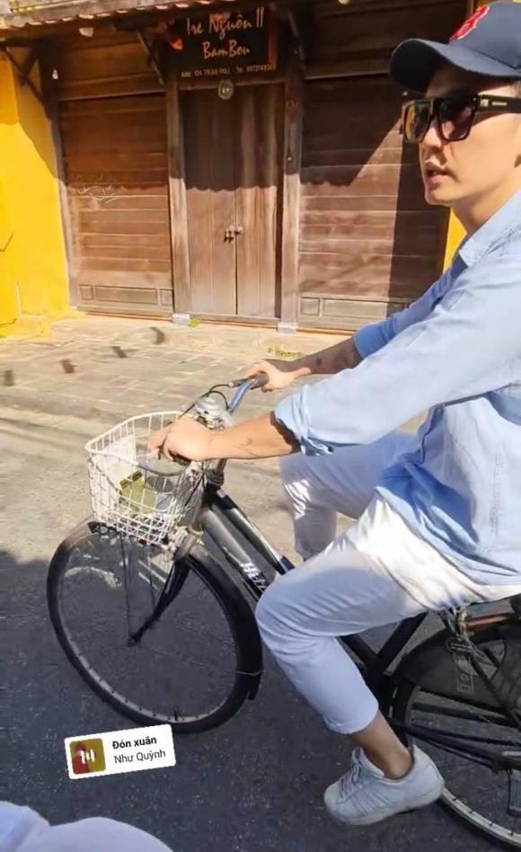 Du hí cuối năm, Ngô Thanh Vân và bồ kém 11 tuổi đồ đôi tình tứ-4