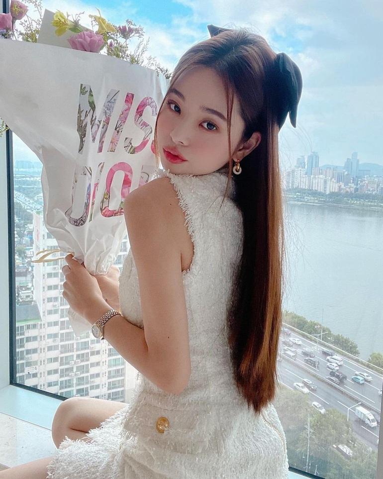 Tại sao công chúng ném đá hot girl dùng hàng nhái Song Ji A?-5