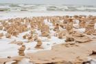 'Bàn cờ cát' kỳ lạ xuất hiện ở ven hồ nước Mỹ