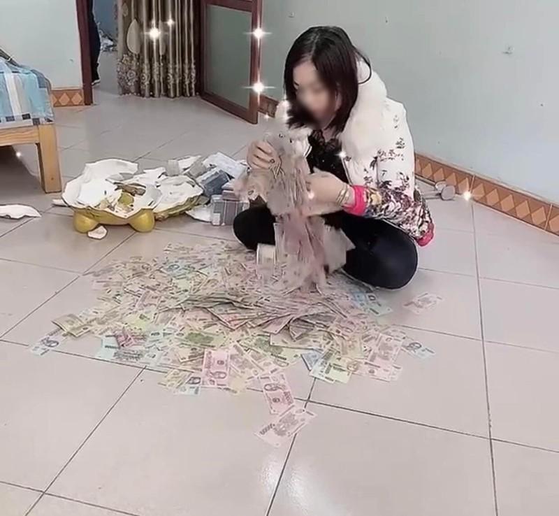 Choáng váng màn đập heo đất khủng, tiền la liệt nền nhà-1