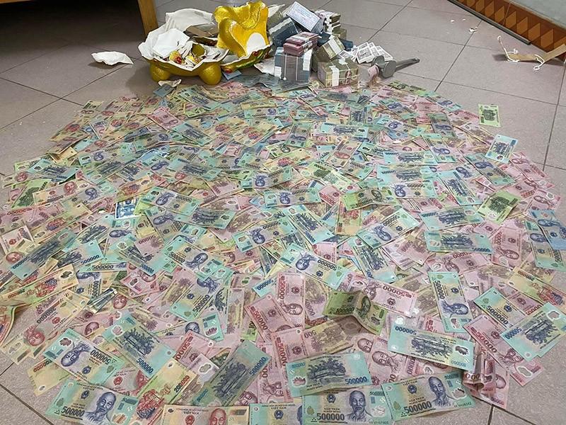 Choáng váng màn đập heo đất khủng, tiền la liệt nền nhà-2