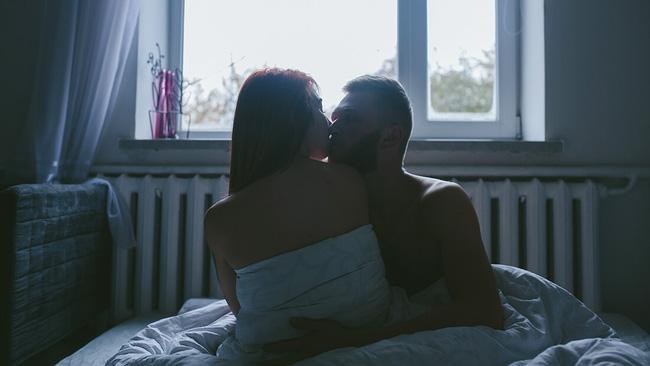 Vừa mới nhập cuộc ân ái, cặp đôi chưng hửng vì chuyện khó nói-2