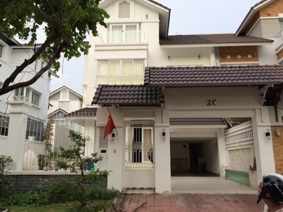 Thủy Tiên - Công Vinh bị nhiều hàng xóm đòi khởi kiện?-4