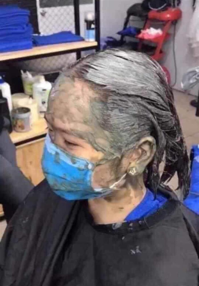 Cô nàng nhuộm tóc mà tưởng nhuộm da, tắm 3 ngày không sạch-2