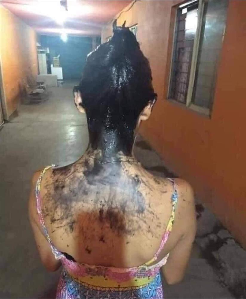 Cô nàng nhuộm tóc mà tưởng nhuộm da, tắm 3 ngày không sạch-3