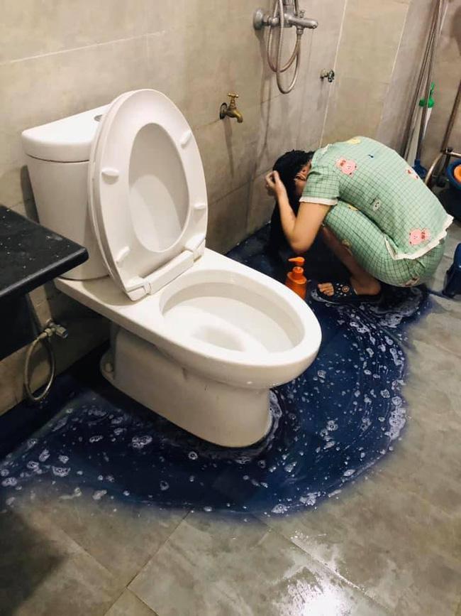 Cô nàng nhuộm tóc mà tưởng nhuộm da, tắm 3 ngày không sạch-4