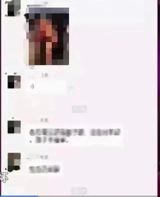 Con trai lén chụp ảnh bố tắm gửi vào group chat phụ huynh-1