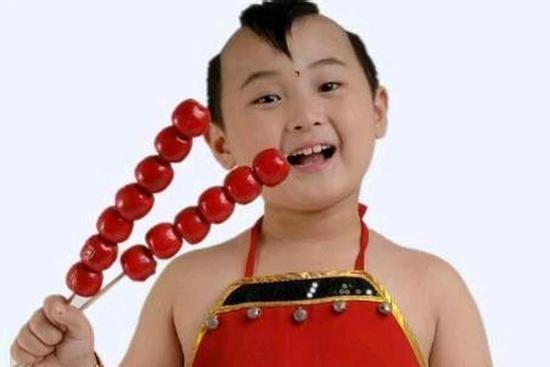 'Búp bê ảnh Tết' gây sốt 10 năm trước đã qua đời