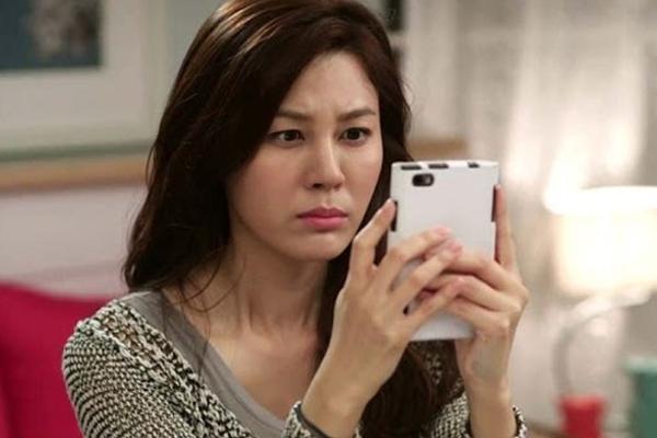 Clip: Cãi nhau, cô gái tụt váy nơi đông người ép bạn trai xin lỗi-2