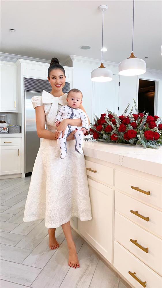 Mẹ đẻ Phạm Hương đón 3 cháu ruột chỉ trong 6 tháng-4