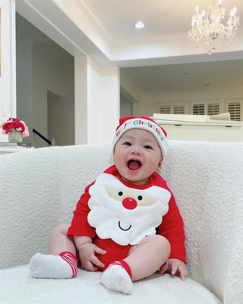 Mẹ đẻ Phạm Hương đón 3 cháu ruột chỉ trong 6 tháng-5