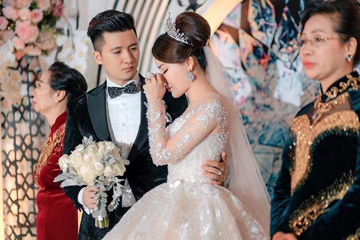 Chi tiết tâm linh không đùa được khiến 2 cặp đôi cổ tích sớm toang-5