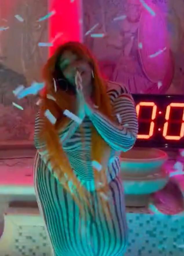 Tóc Tiên đụng hàng Kim Kardashian cùng dàn bom sex thế giới-8